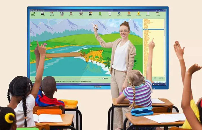 觸摸一體機(jī)成為了教學(xué)應(yīng)用設(shè)備的發(fā)展趨勢
